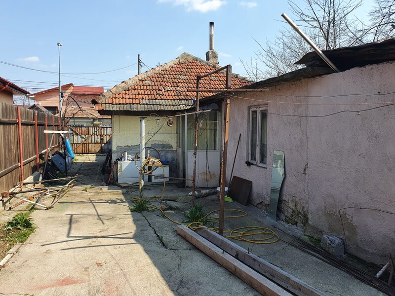 Voluntari, centru Nicolae Iorga, strada lata, verde, trotuare, Primarie,